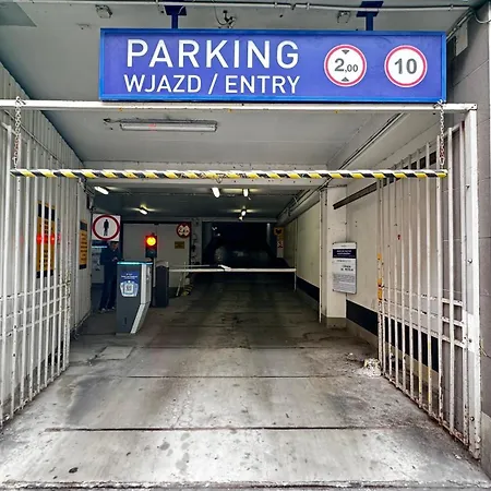Centrum Marszalkowska Parking * Varsó