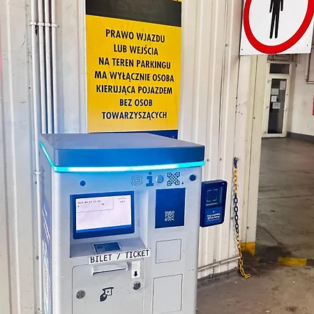 Centrum Marszalkowska Parking アパート *